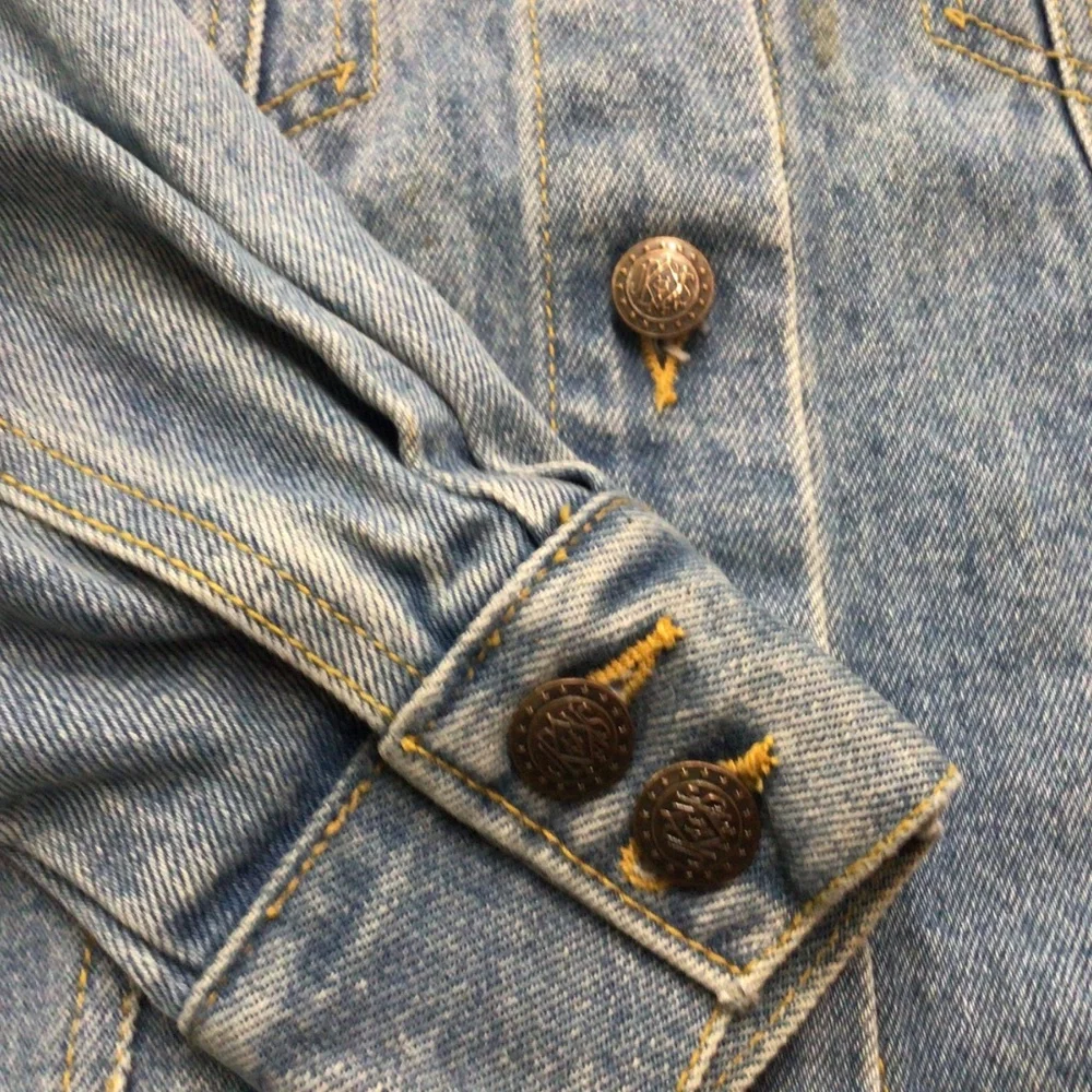 Vintage Gloria Vanderbilt denim jacket. Size medium great shape. - Picture 2 of 10